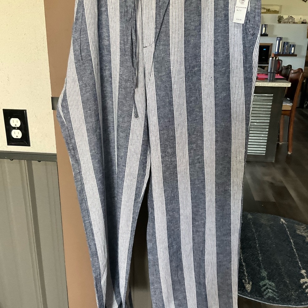 Old Navy Men's Vertical Navy and White Striped Chinos
